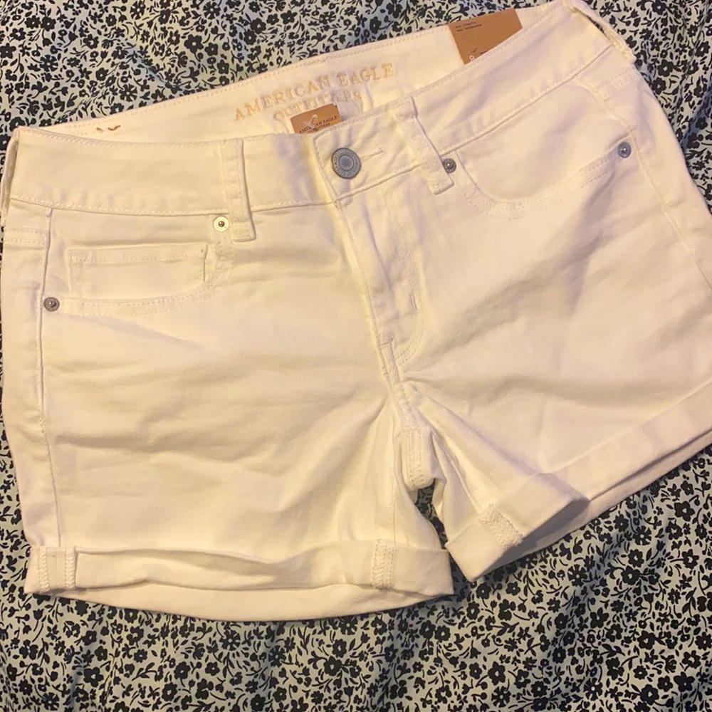 American Eagle white jean shorts🤍